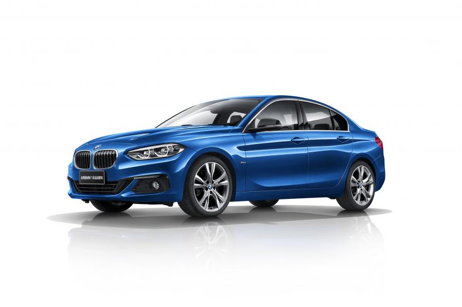  BMW 125i Sedan Sport Line 2017 года  (фото 1 из 9)
